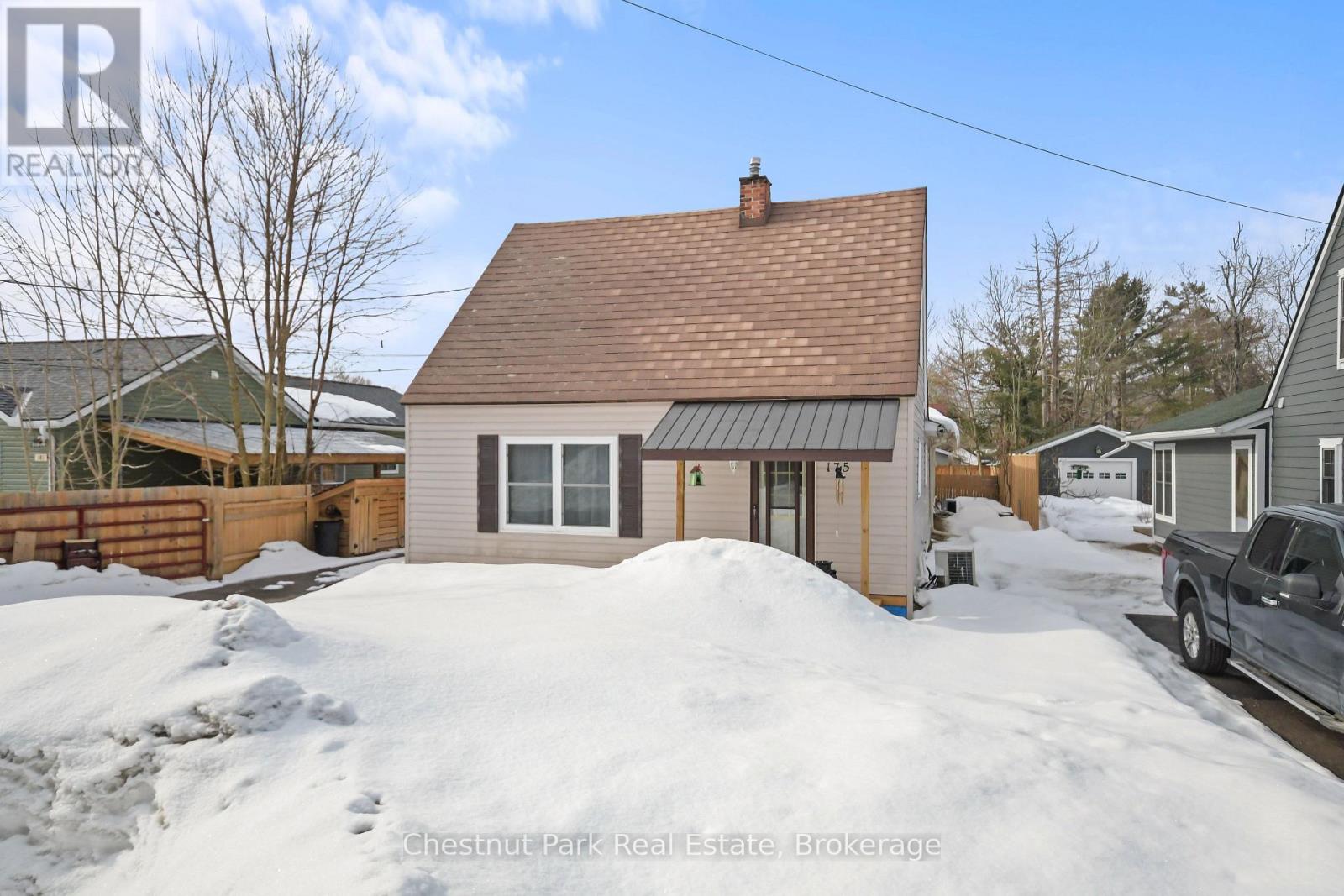 175 Crescent Drive, Gravenhurst, Ontario  P1P 1L4 - Photo 1 - X12953940