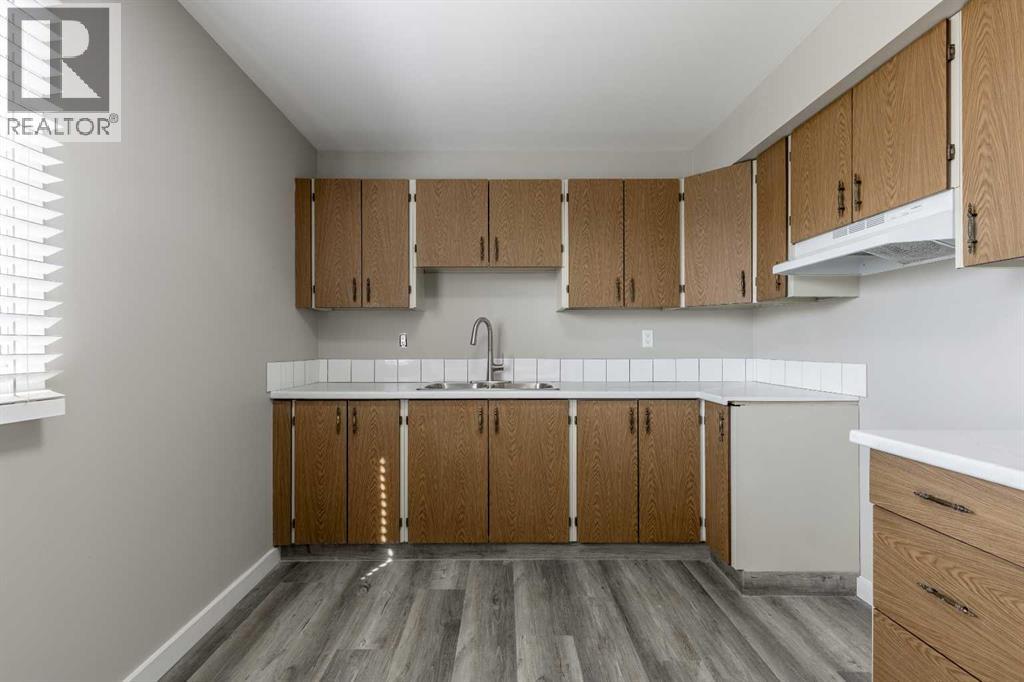 2102 13 Street N, Lethbridge, Alberta  T1H 2V5 - Photo 10 - A2295944