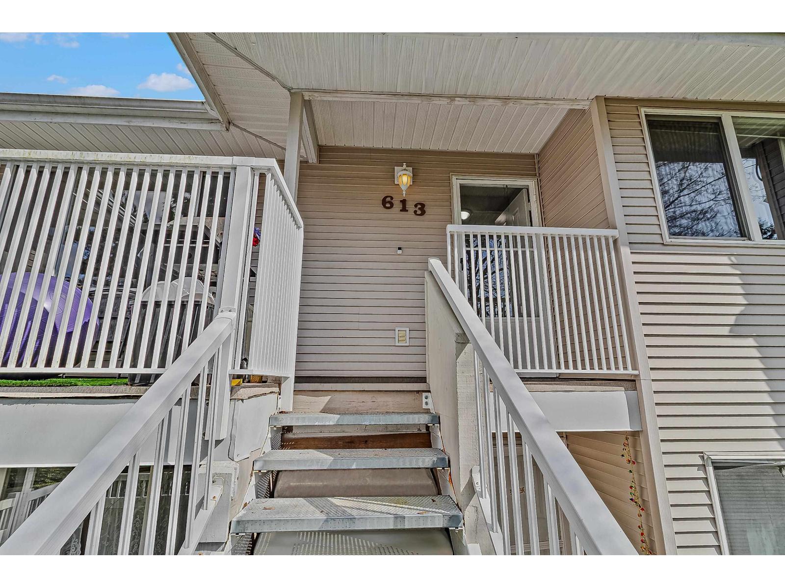 613 13923 72 Avenue, Surrey, British Columbia  V3W 2P6 - Photo 2 - R3105573