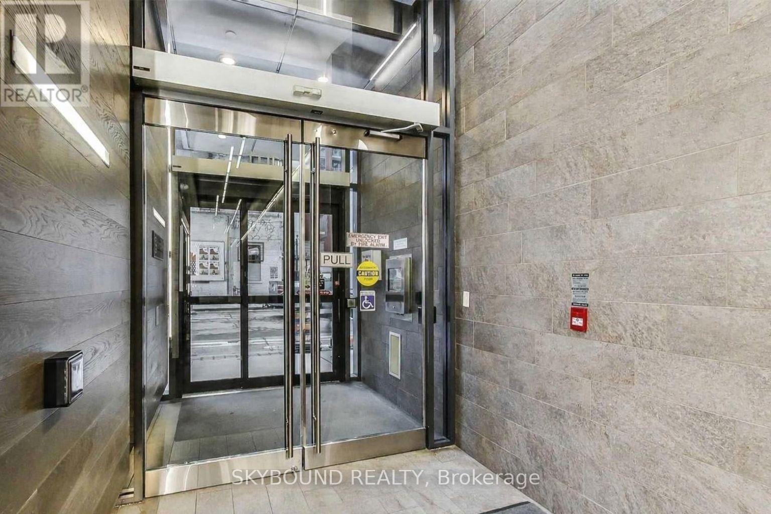 2302 - 101 Peter Street, Toronto, Ontario  M5V 2G9 - Photo 2 - C12953966