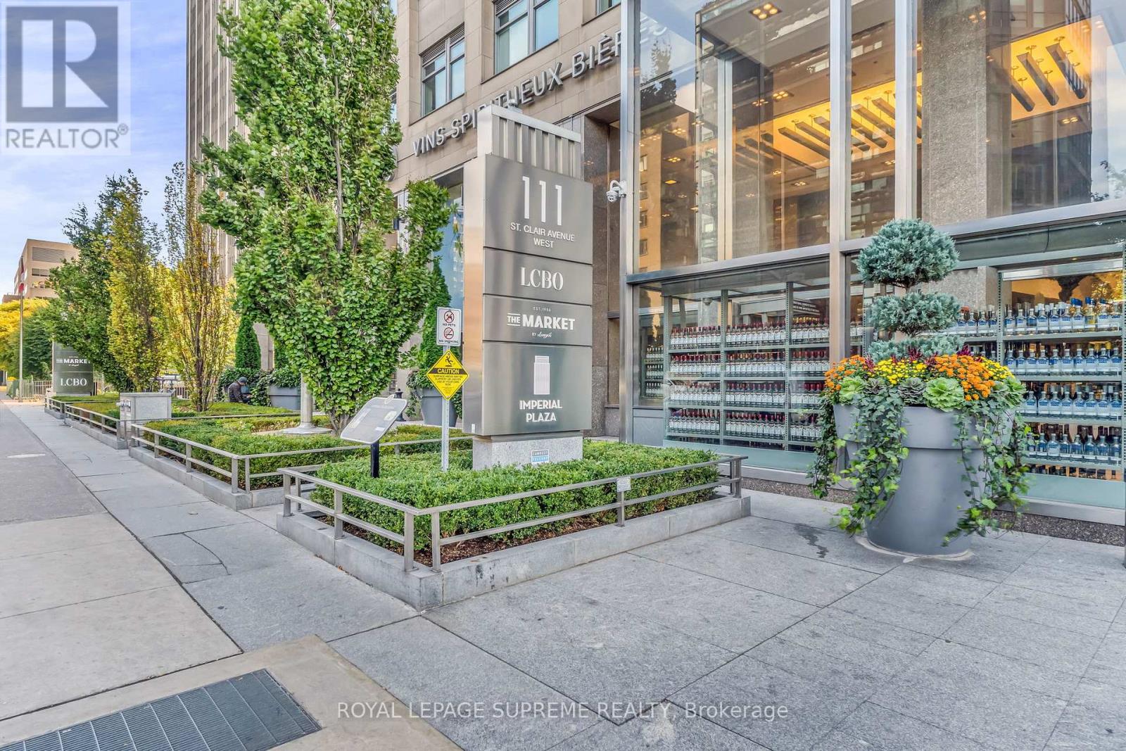 604 - 111 St Clair Avenue W, Toronto, Ontario  M4V 1N5 - Photo 2 - C12954008