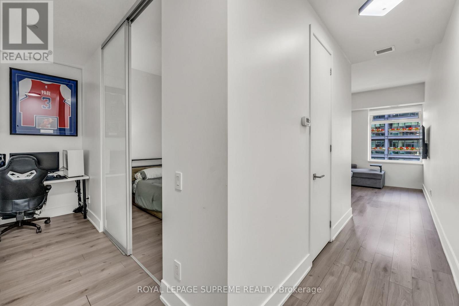 604 - 111 St Clair Avenue W, Toronto, Ontario  M4V 1N5 - Photo 3 - C12954008