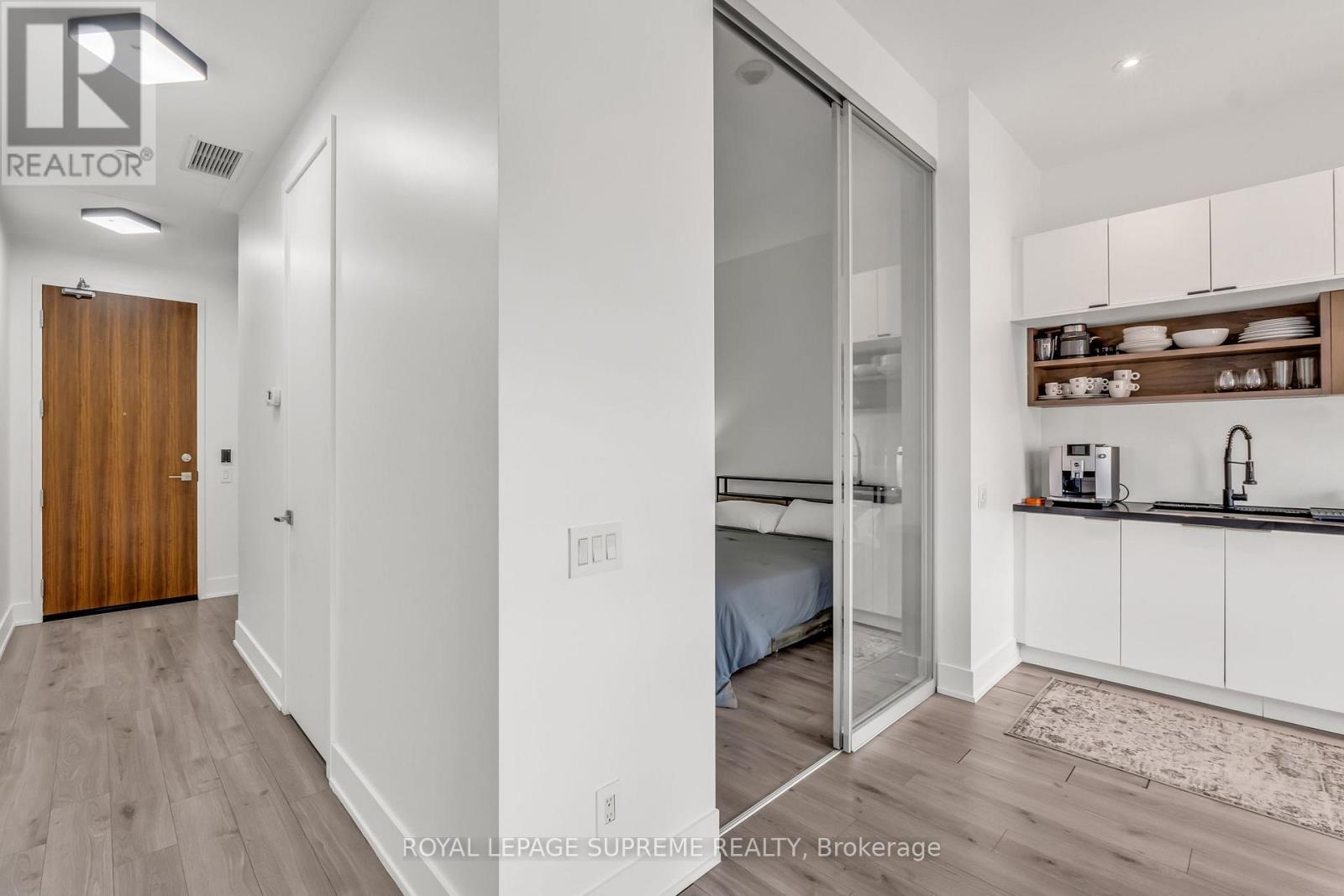 604 - 111 St Clair Avenue W, Toronto, Ontario  M4V 1N5 - Photo 4 - C12954008