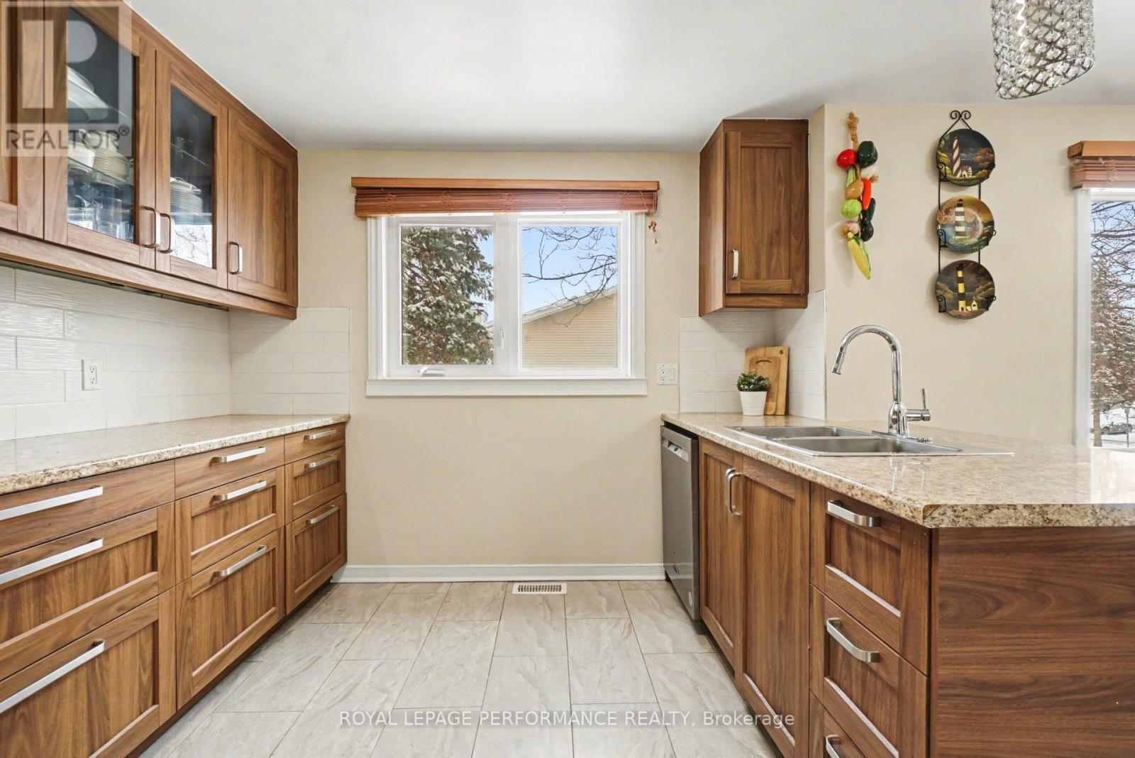 1931 Ashmont Street, Ottawa, Ontario  K1C 7B9 - Photo 7 - X12819002