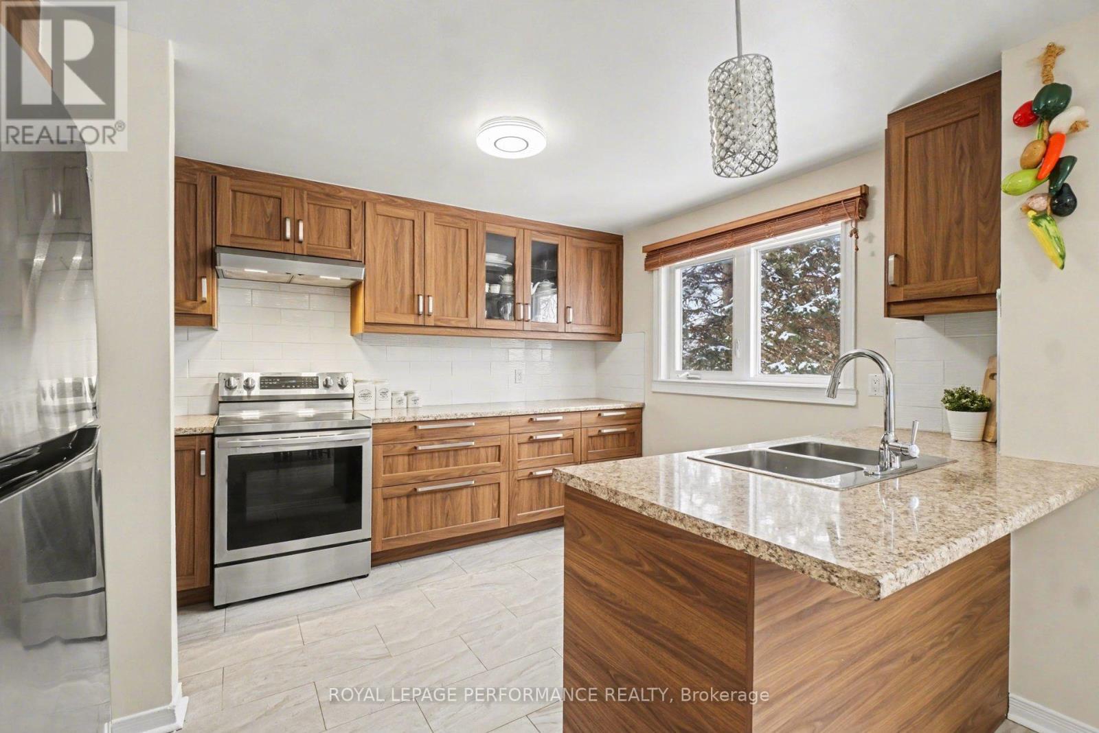 1931 Ashmont Street, Ottawa, Ontario  K1C 7B9 - Photo 3 - X12819002