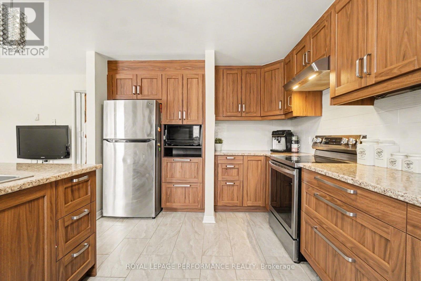 1931 Ashmont Street, Ottawa, Ontario  K1C 7B9 - Photo 4 - X12819002