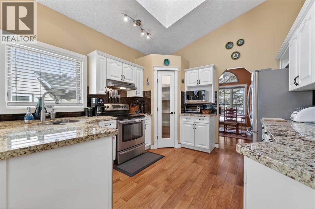 118 Douglas Woods Hill Se, Calgary, Alberta  T2Z 2G6 - Photo 6 - A2288887