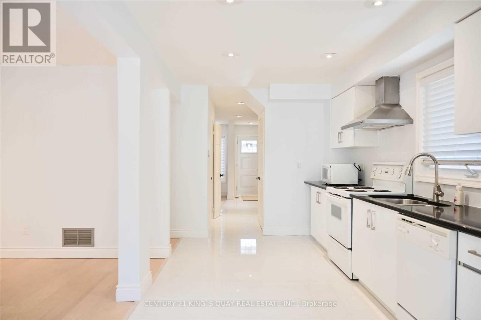 8 Samantha Circle, Richmond Hill, Ontario  L4B 2R3 - Photo 10 - N12953930