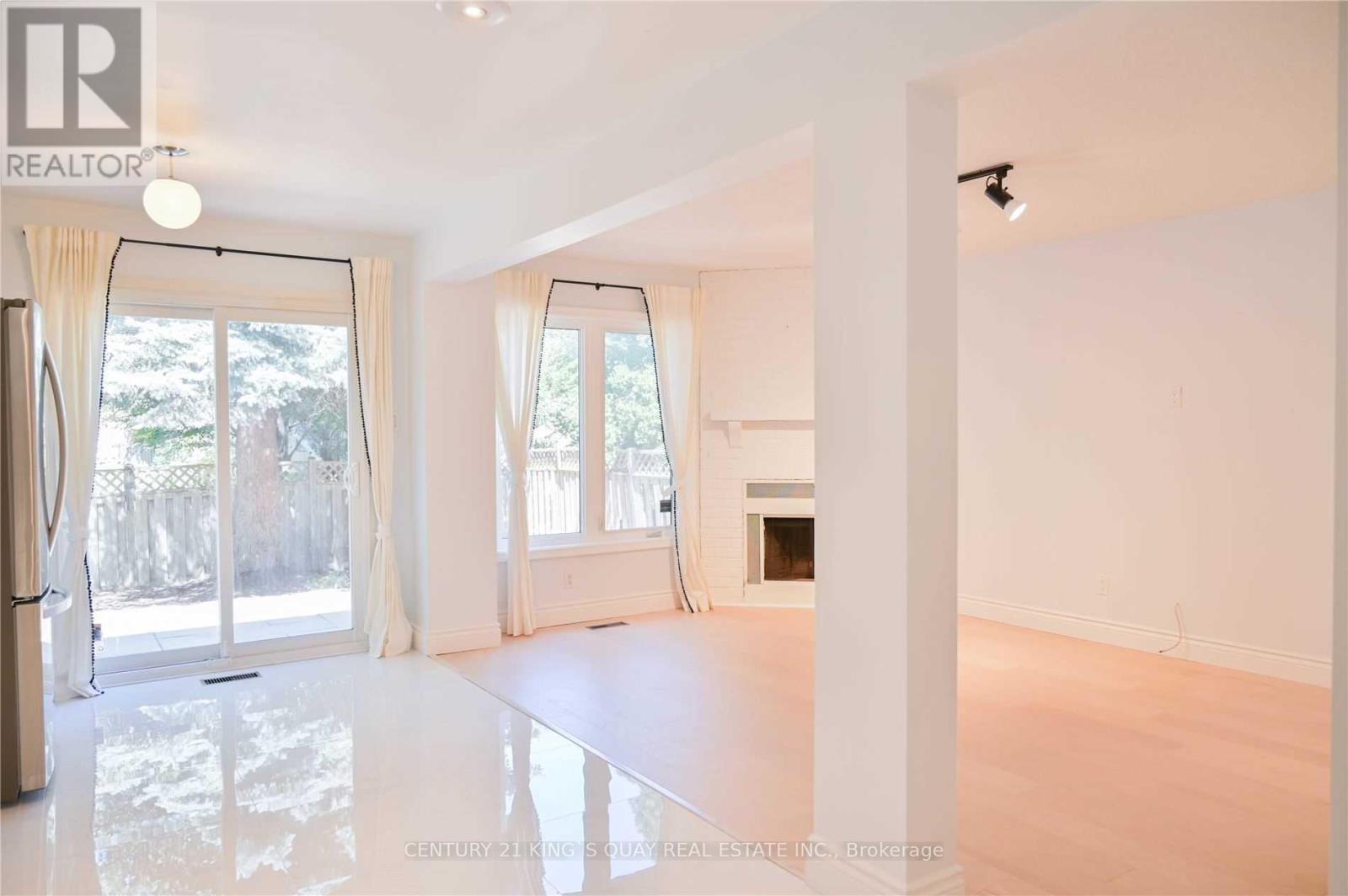 8 Samantha Circle, Richmond Hill, Ontario  L4B 2R3 - Photo 8 - N12953930