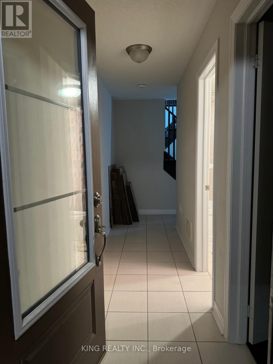 27 Finegan Circle, Brampton, Ontario  L7A 4Z7 - Photo 10 - W12953878