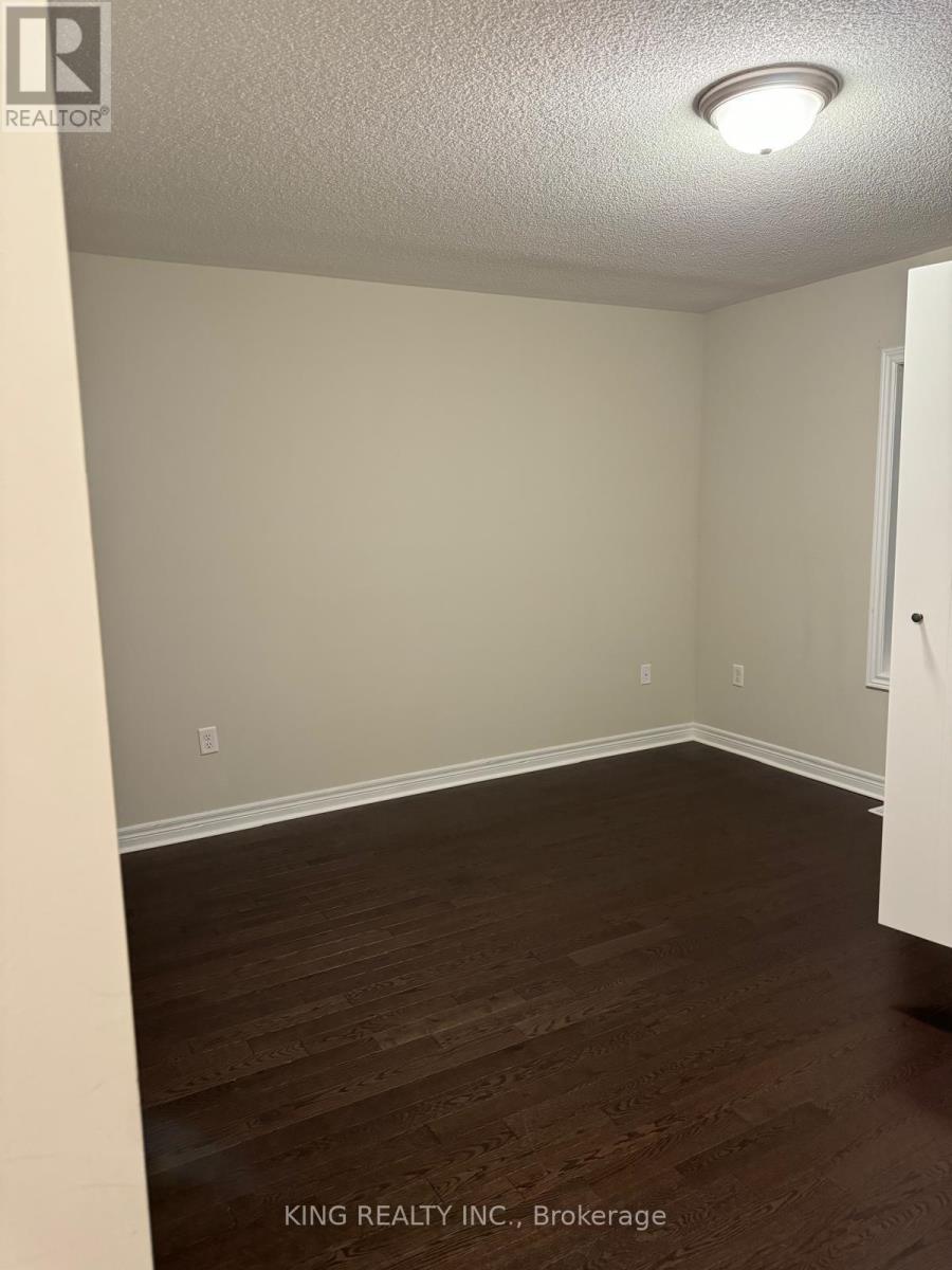 27 Finegan Circle, Brampton, Ontario  L7A 4Z7 - Photo 3 - W12953878