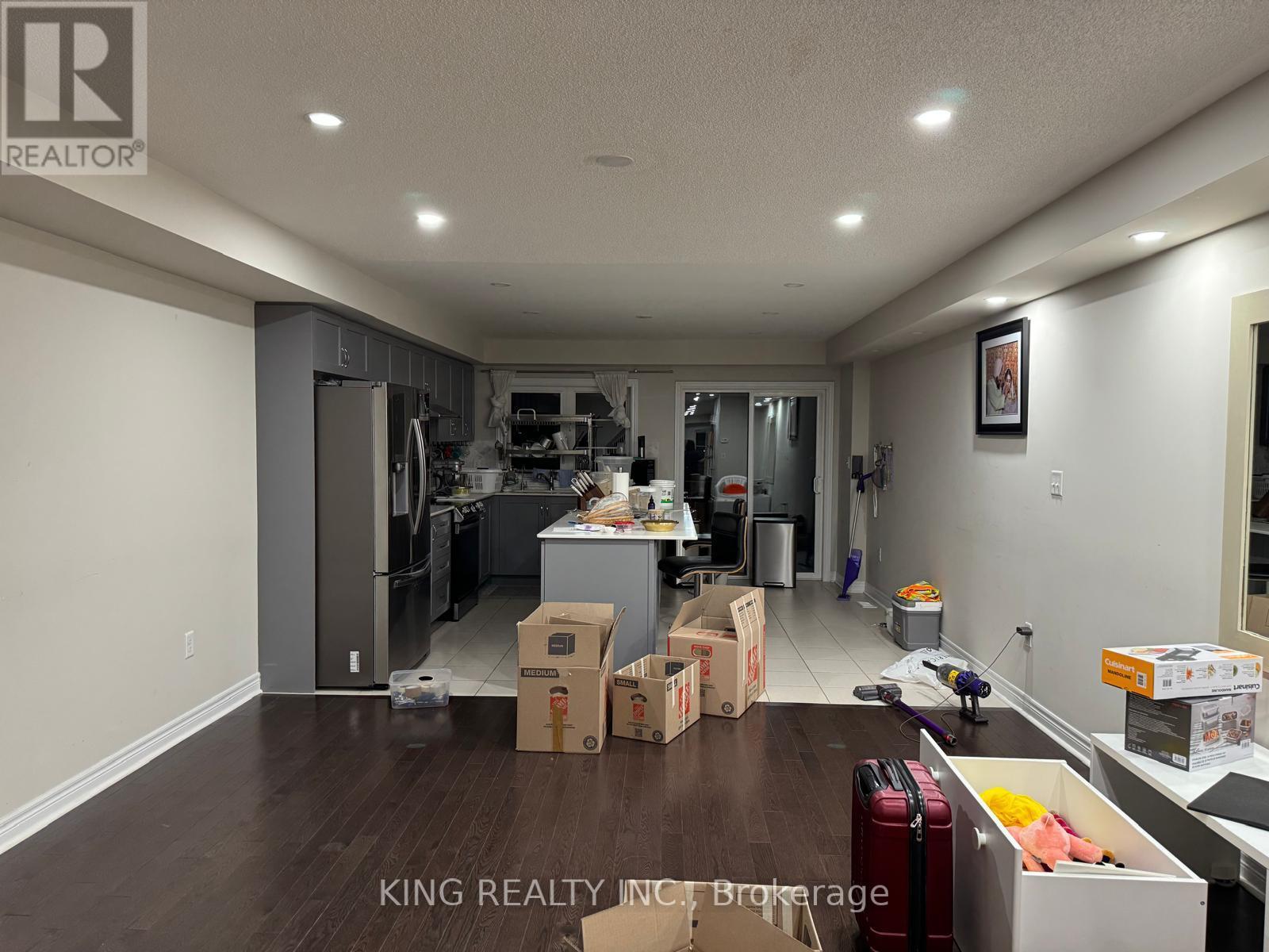 27 Finegan Circle, Brampton, Ontario  L7A 4Z7 - Photo 7 - W12953878