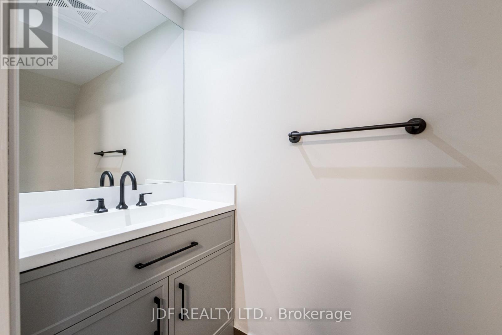 Th 31 - 19 Valhalla Inn Road, Toronto, Ontario  M1N 3B1 - Photo 13 - W12953888