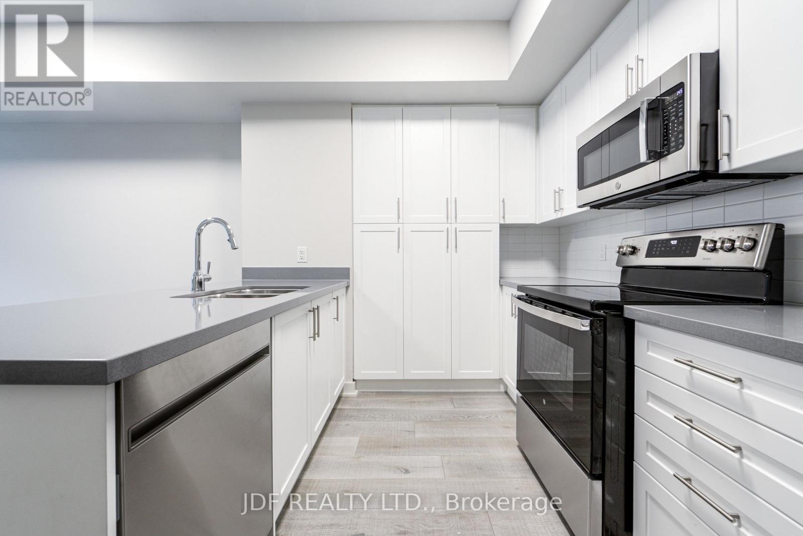 Th 31 - 19 Valhalla Inn Road, Toronto, Ontario  M1N 3B1 - Photo 14 - W12953888