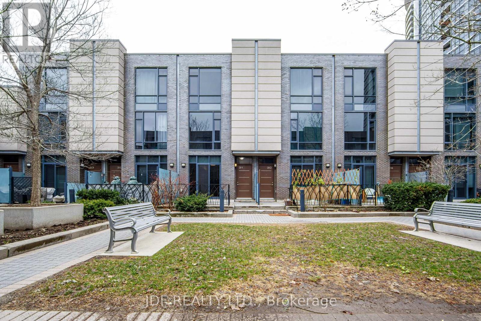 Th 31 - 19 Valhalla Inn Road, Toronto, Ontario  M1N 3B1 - Photo 4 - W12953888