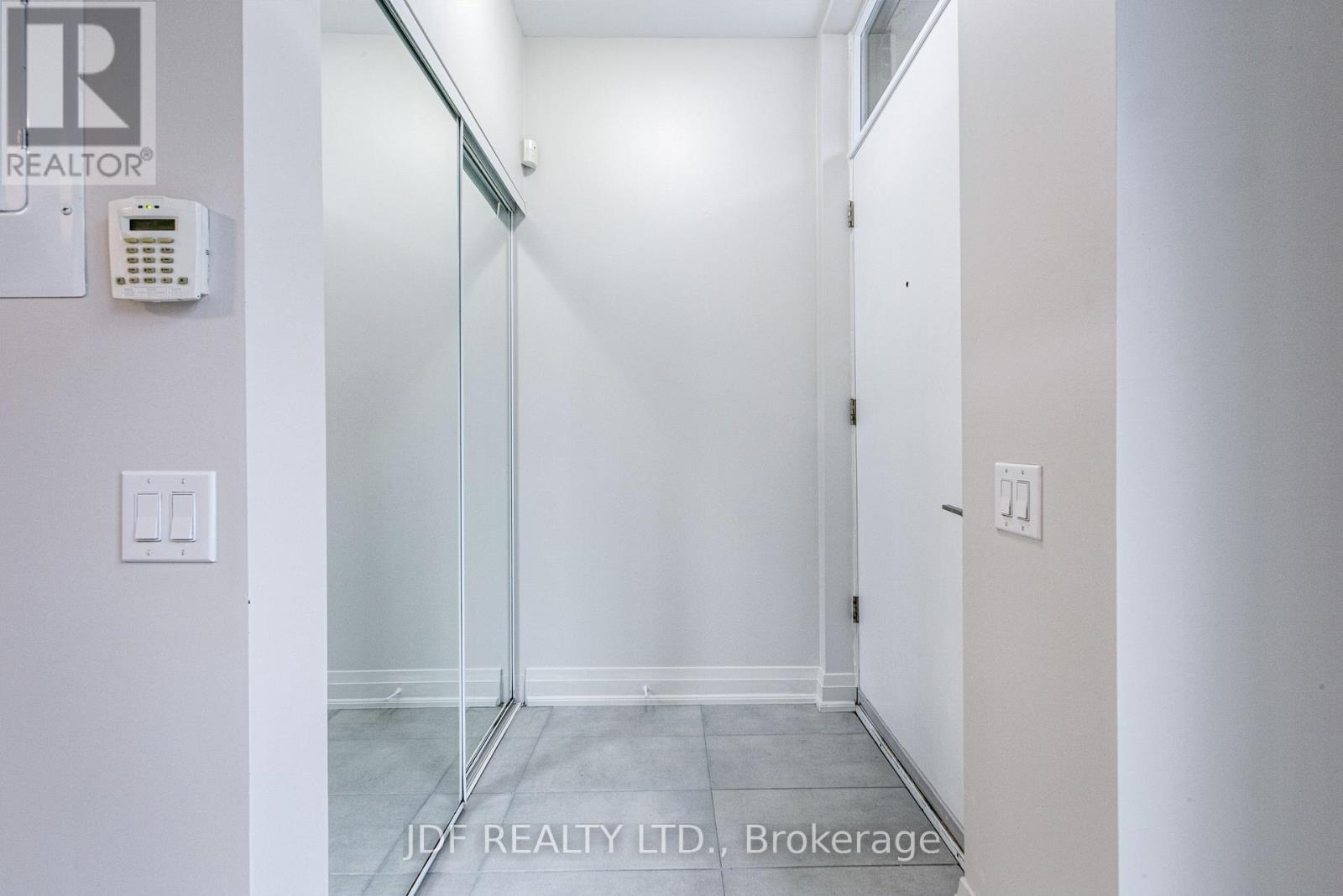 Th 31 - 19 Valhalla Inn Road, Toronto, Ontario  M1N 3B1 - Photo 6 - W12953888