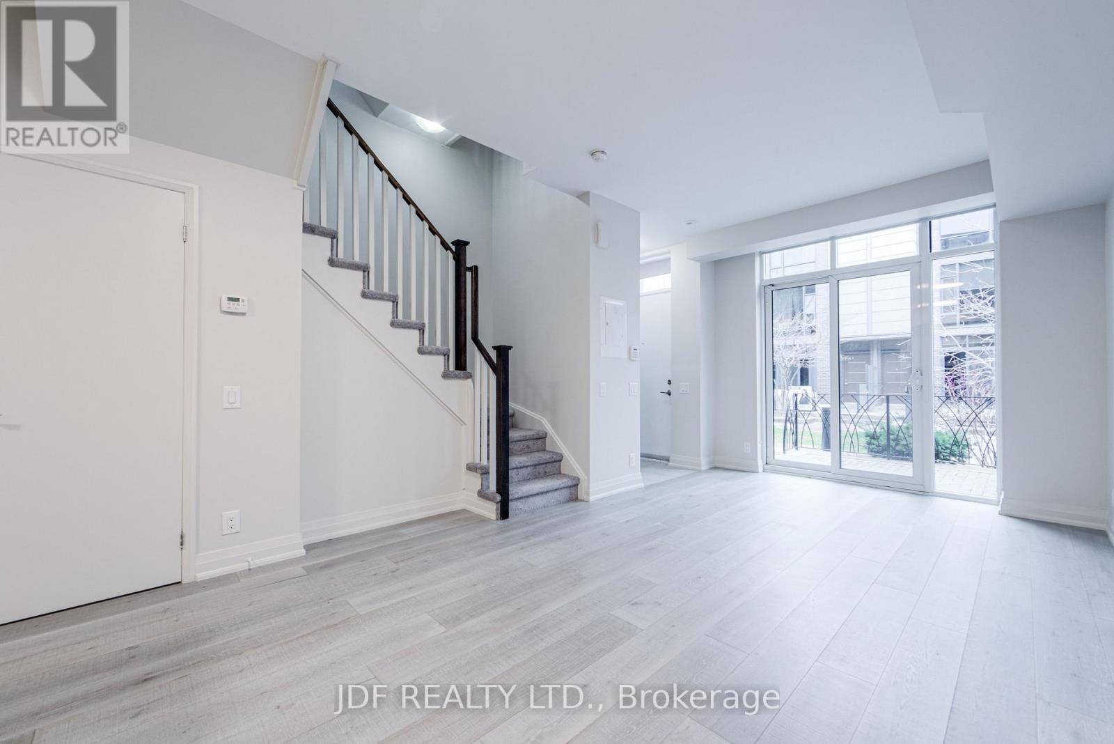 Th 31 - 19 Valhalla Inn Road, Toronto, Ontario  M1N 3B1 - Photo 9 - W12953888