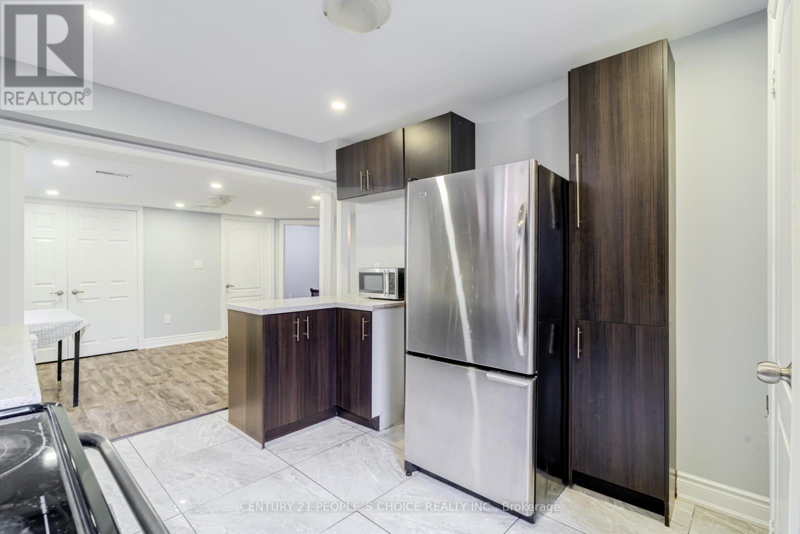 220 Castle Oaks Crossing, Brampton, Ontario  L6P 3X2 - Photo 15 - W12953952