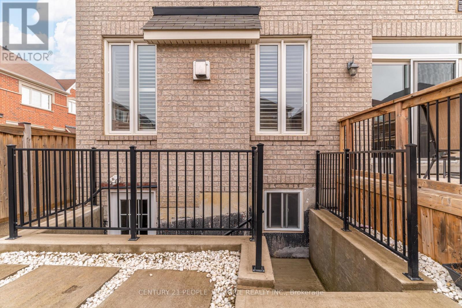 220 Castle Oaks Crossing, Brampton, Ontario  L6P 3X2 - Photo 5 - W12953952