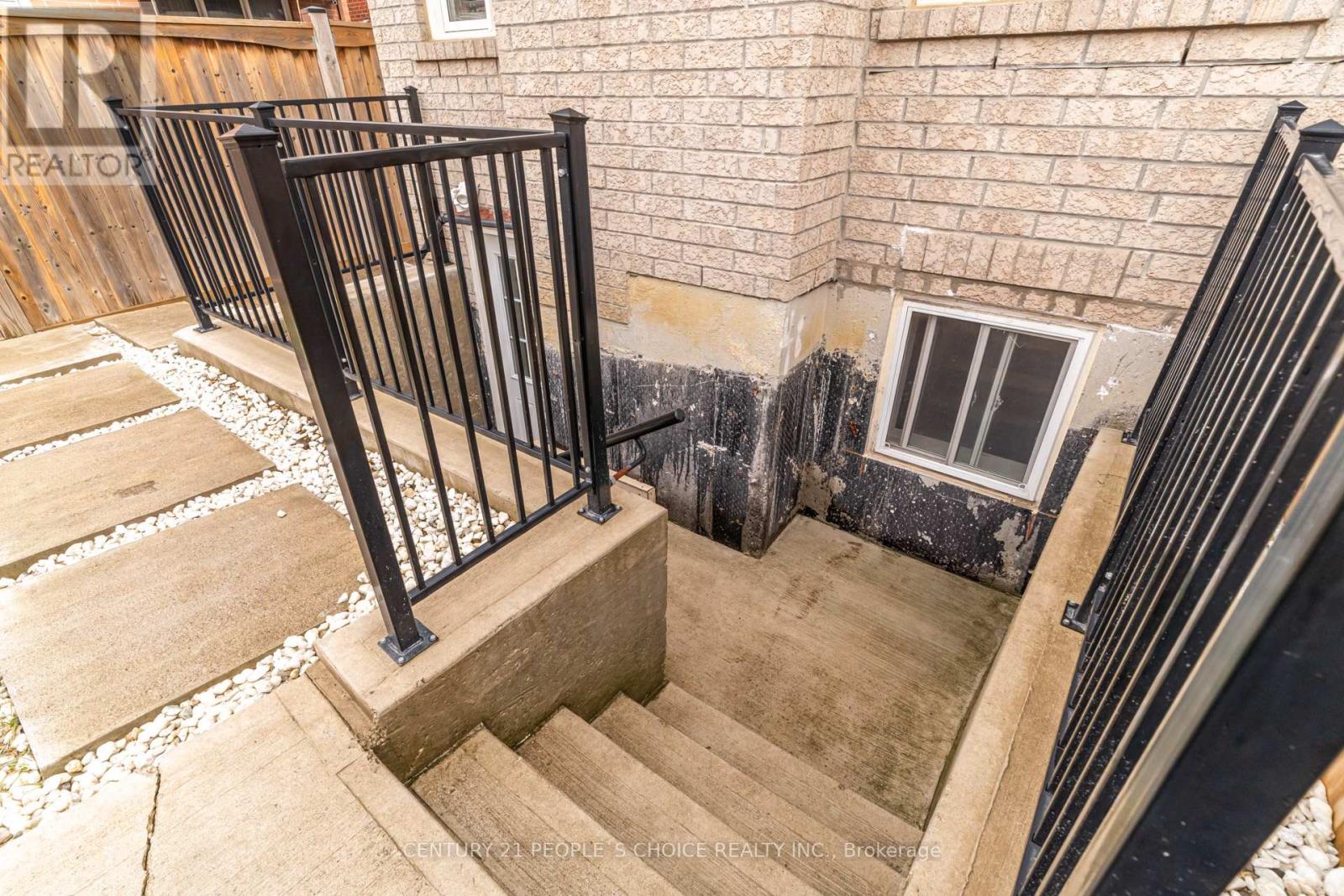 220 Castle Oaks Crossing, Brampton, Ontario  L6P 3X2 - Photo 6 - W12953952