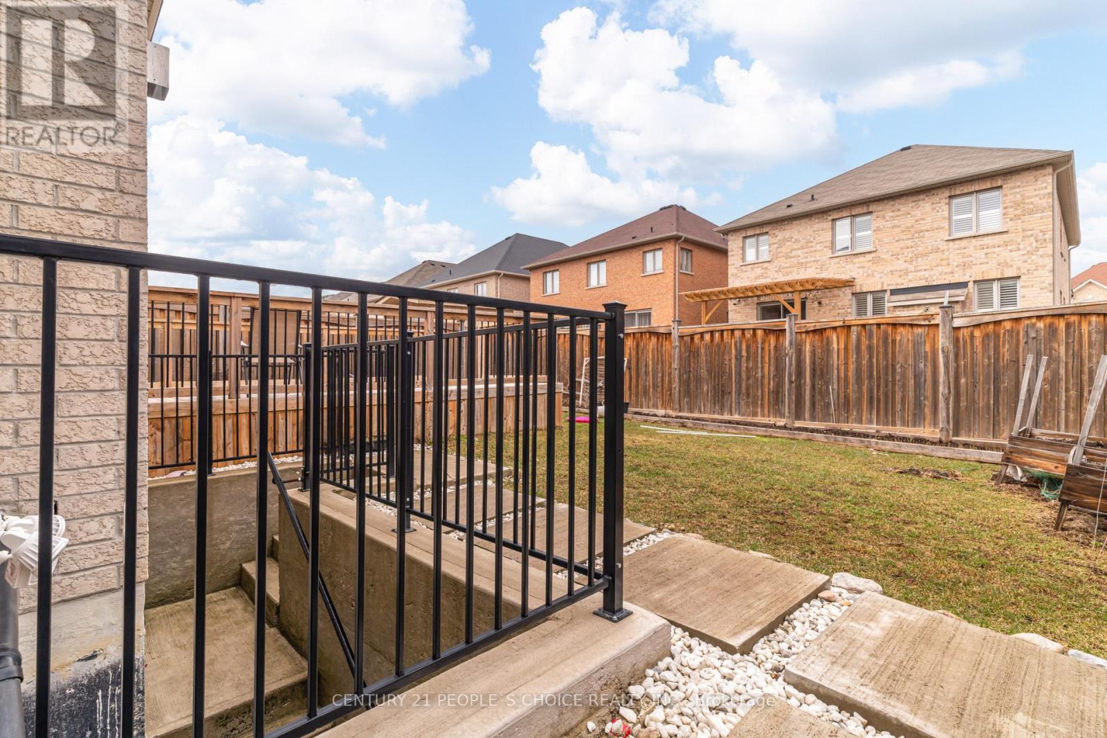 220 Castle Oaks Crossing, Brampton, Ontario  L6P 3X2 - Photo 7 - W12953952