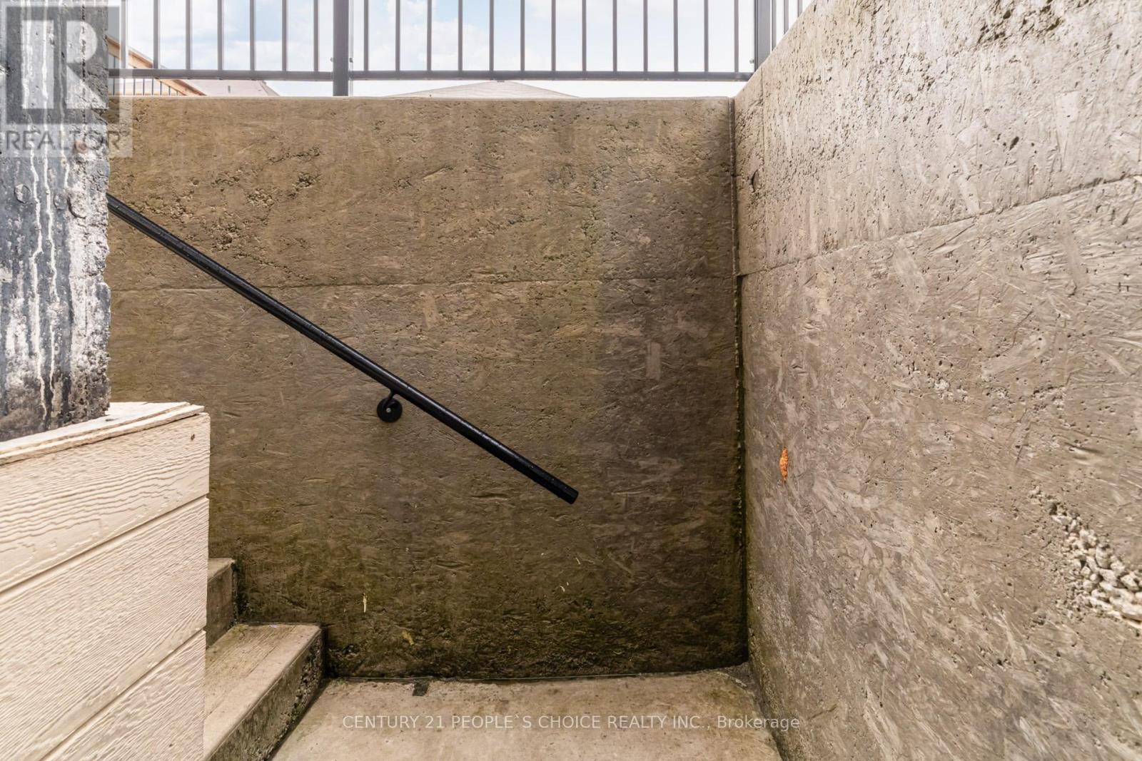 220 Castle Oaks Crossing, Brampton, Ontario  L6P 3X2 - Photo 8 - W12953952