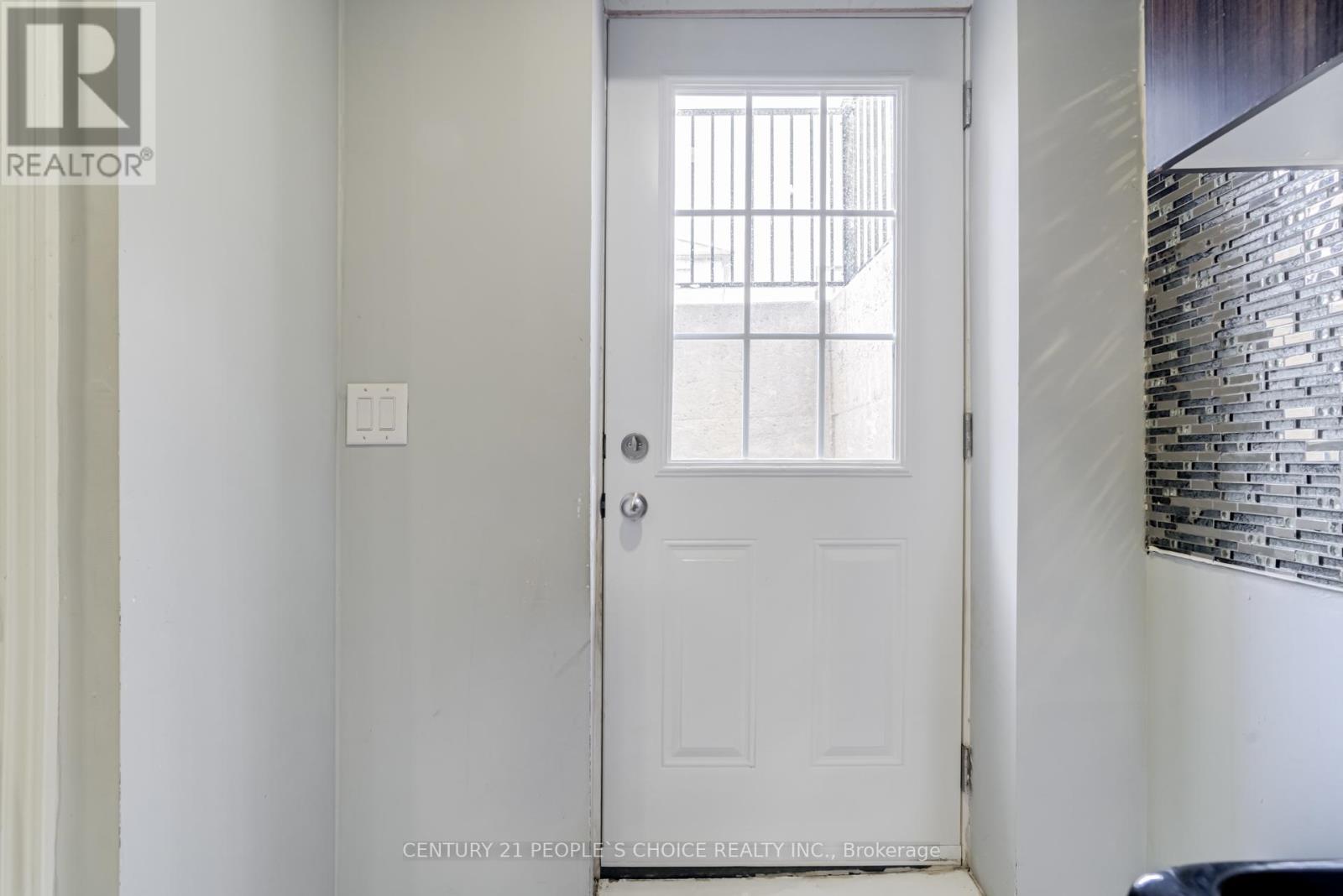 220 Castle Oaks Crossing, Brampton, Ontario  L6P 3X2 - Photo 9 - W12953952