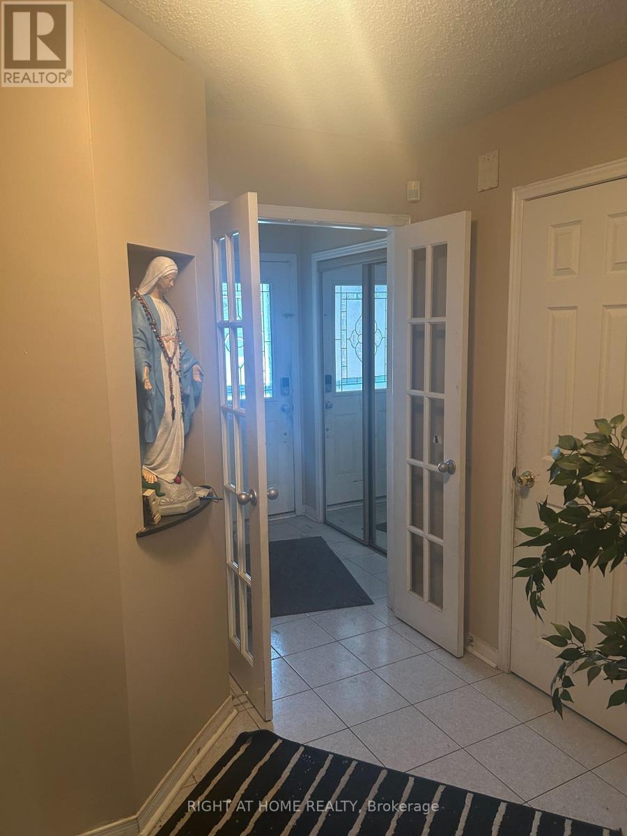 5550 Cosmic Crescent, Mississauga, Ontario  L4Z 3R9 - Photo 7 - W12953970