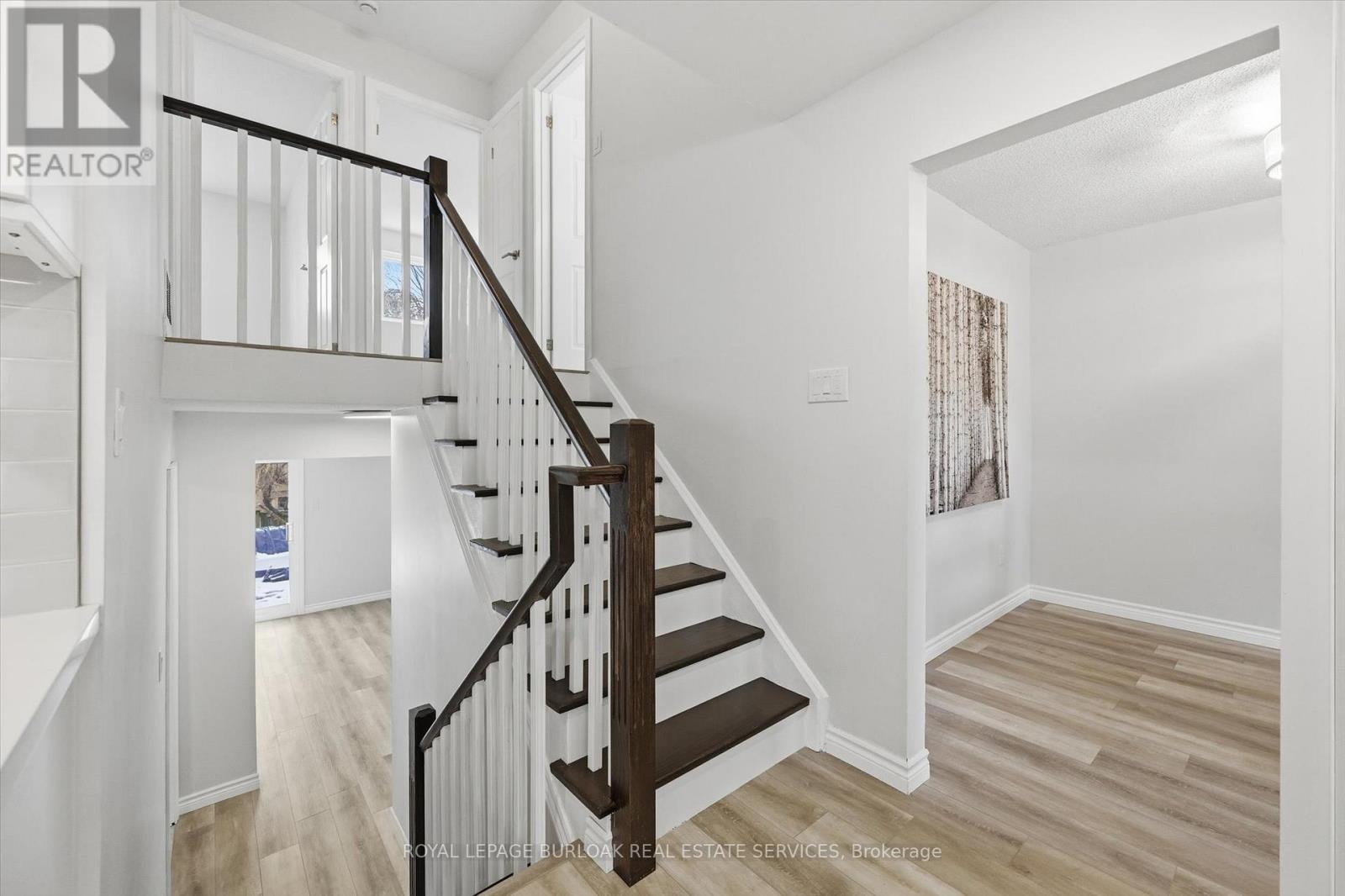 2344 Glastonbury Road, Burlington, Ontario  L7P 3Y3 - Photo 19 - W12953992