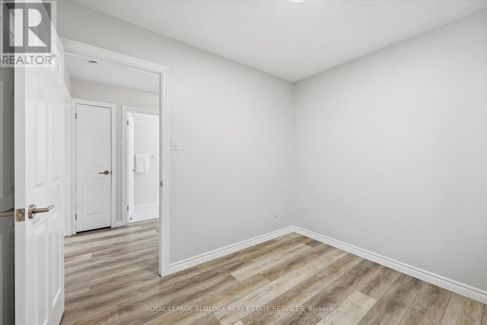 2344 Glastonbury Road, Burlington, Ontario  L7P 3Y3 - Photo 25 - W12953992