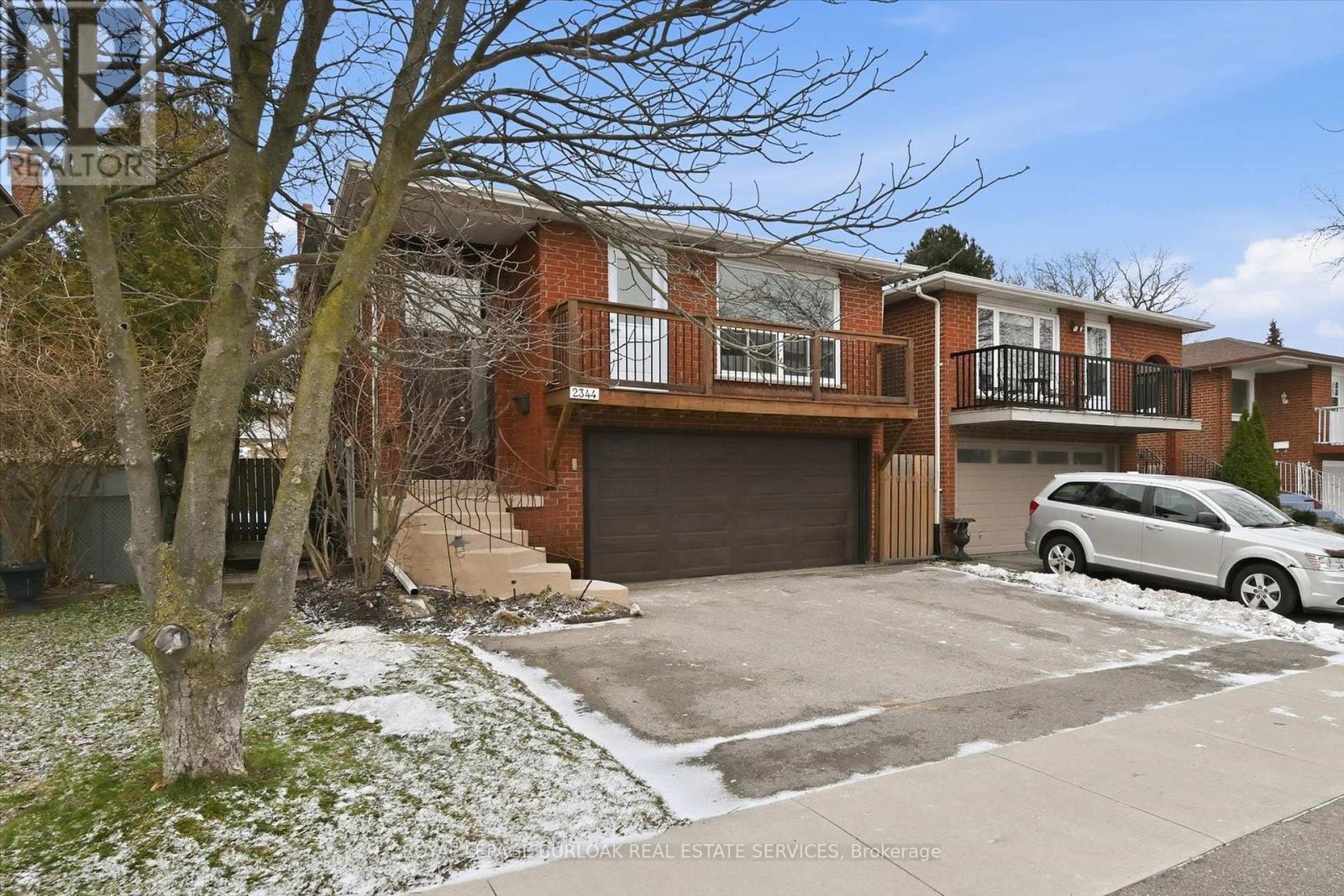 2344 Glastonbury Road, Burlington, Ontario  L7P 3Y3 - Photo 3 - W12953992