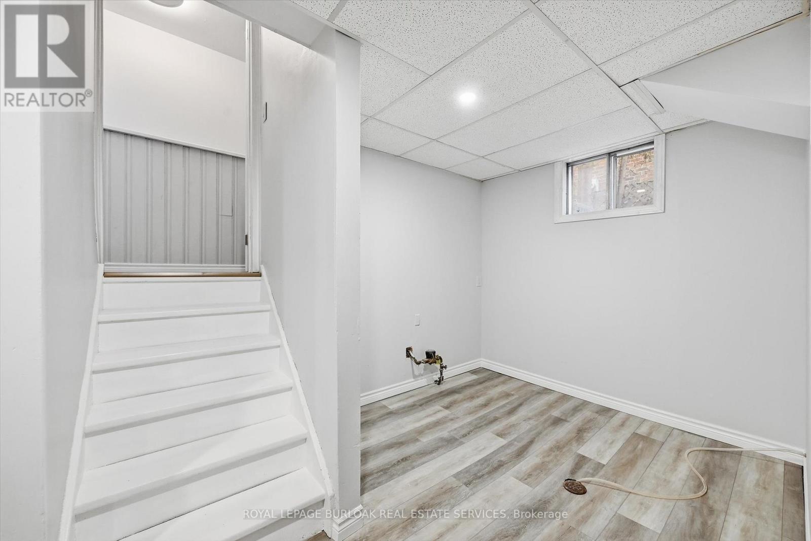 2344 Glastonbury Road, Burlington, Ontario  L7P 3Y3 - Photo 32 - W12953992