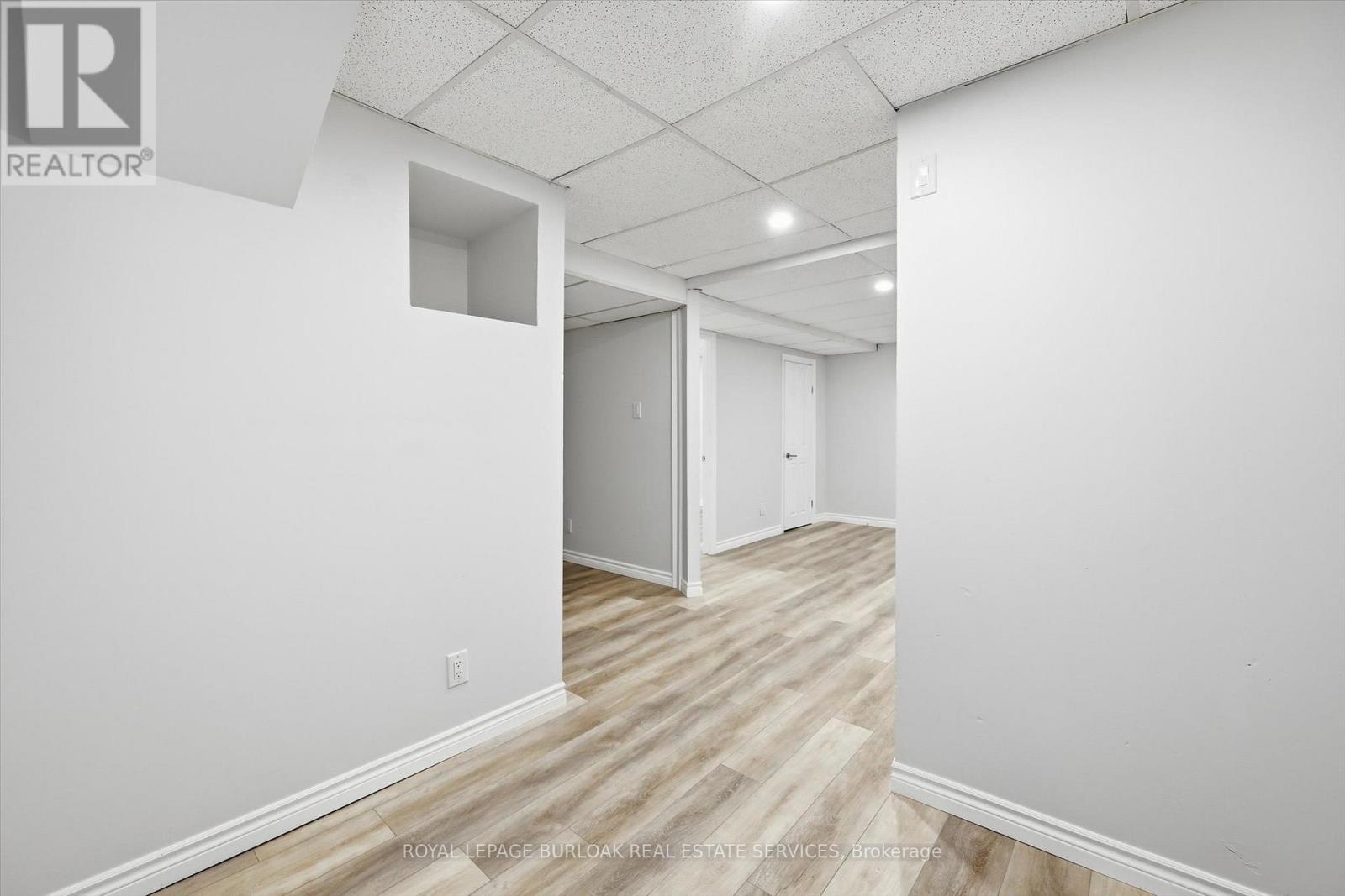 2344 Glastonbury Road, Burlington, Ontario  L7P 3Y3 - Photo 33 - W12953992