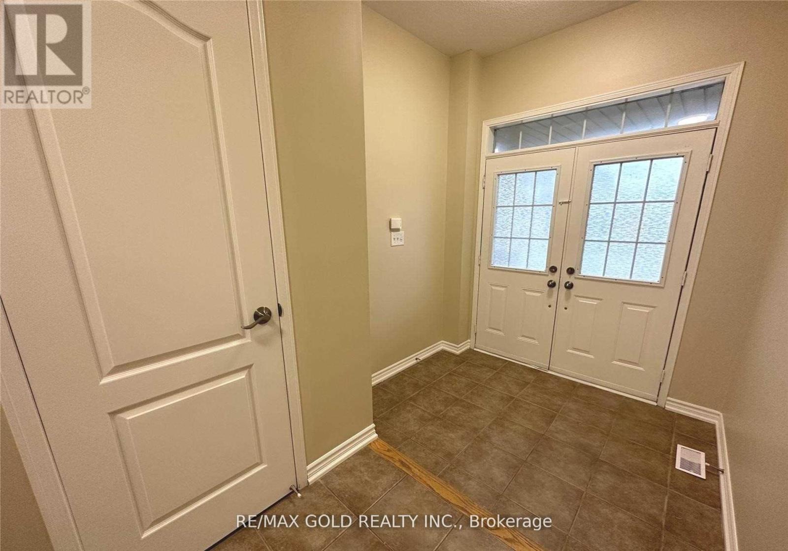 2295 Stone Glen Crescent, Oakville, Ontario  L6M 0C8 - Photo 2 - W12953998