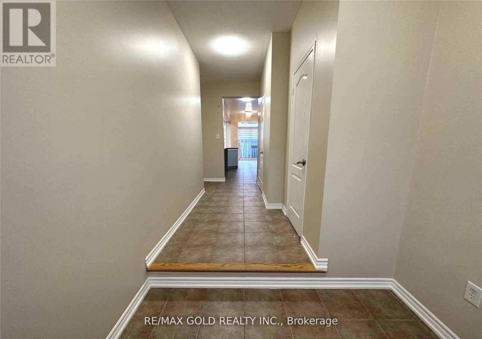 2295 Stone Glen Crescent, Oakville, Ontario  L6M 0C8 - Photo 3 - W12953998