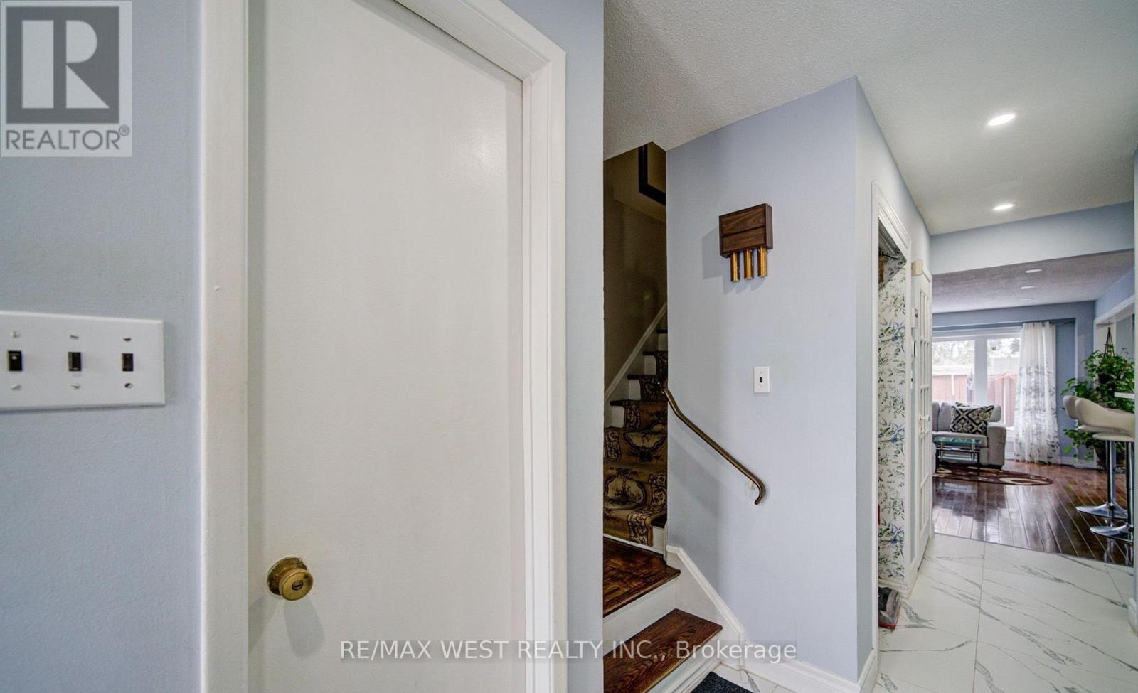 71 - 3525 Brandon Gate Drive, Mississauga, Ontario  L4T 3M3 - Photo 6 - W12954006