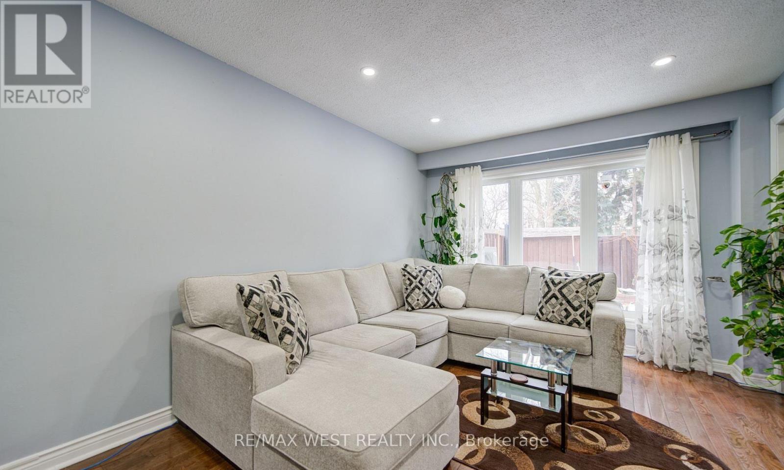71 - 3525 Brandon Gate Drive, Mississauga, Ontario  L4T 3M3 - Photo 8 - W12954006