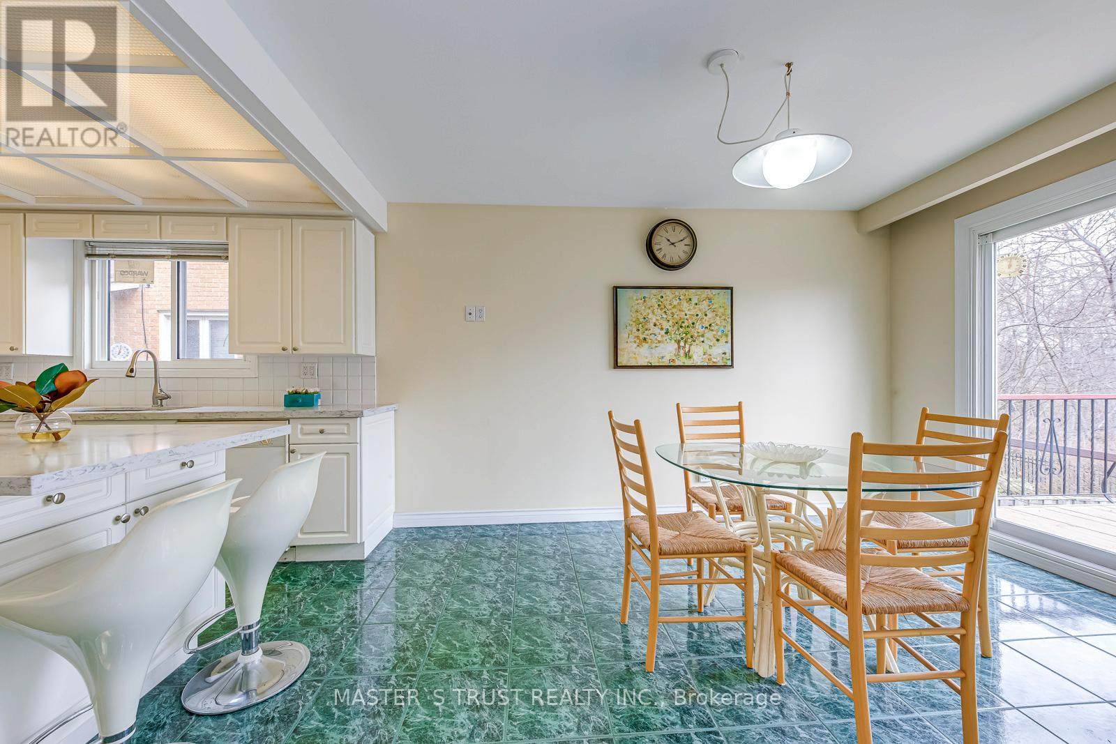 2591 Robin Drive, Mississauga, Ontario  L5K 2G2 - Photo 16 - W12952008