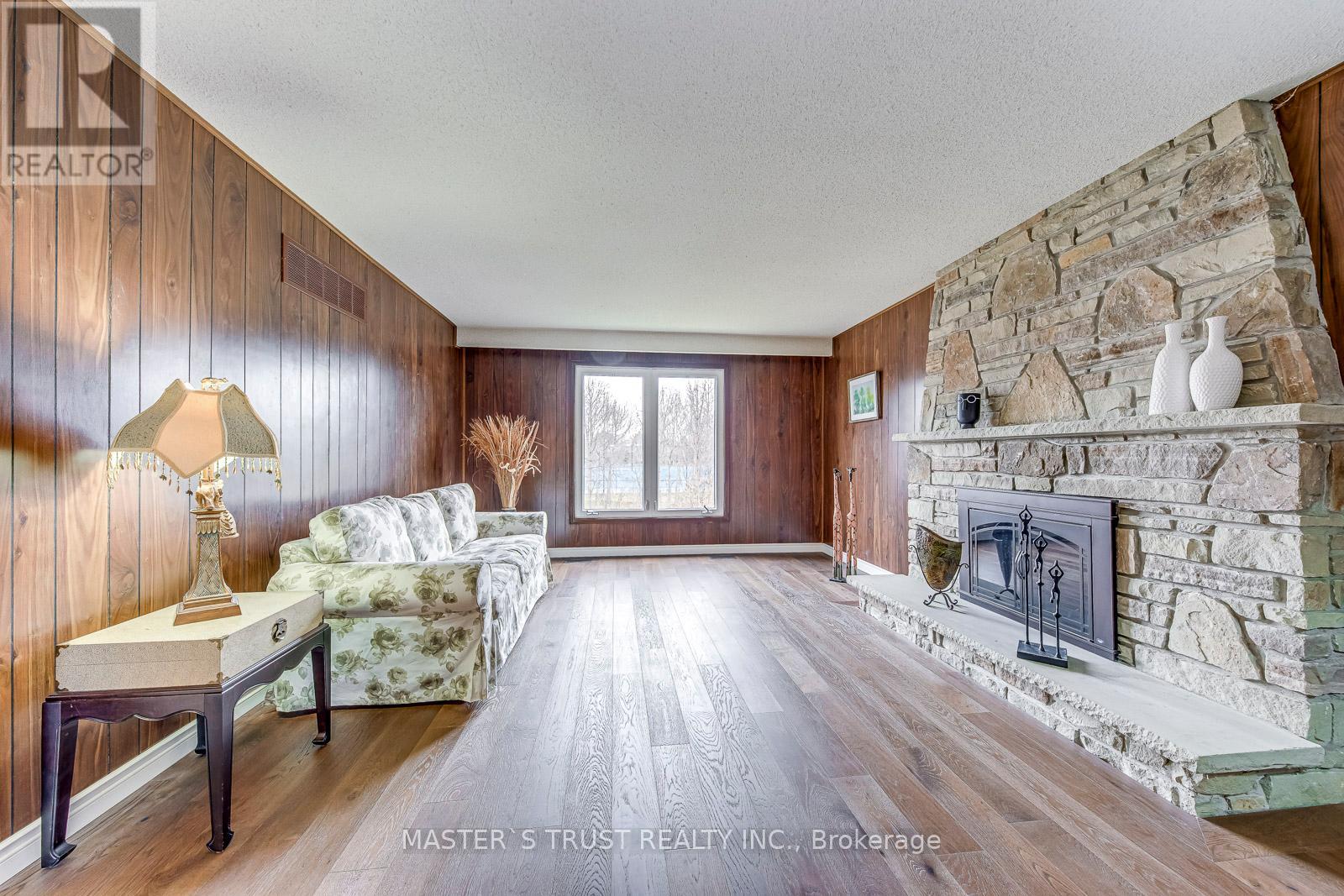 2591 Robin Drive, Mississauga, Ontario  L5K 2G2 - Photo 8 - W12952008