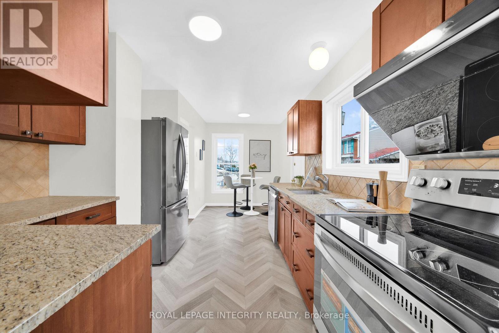 15 Tarquin Crescent, Ottawa, Ontario  K2H 8J7 - Photo 7 - X12954092