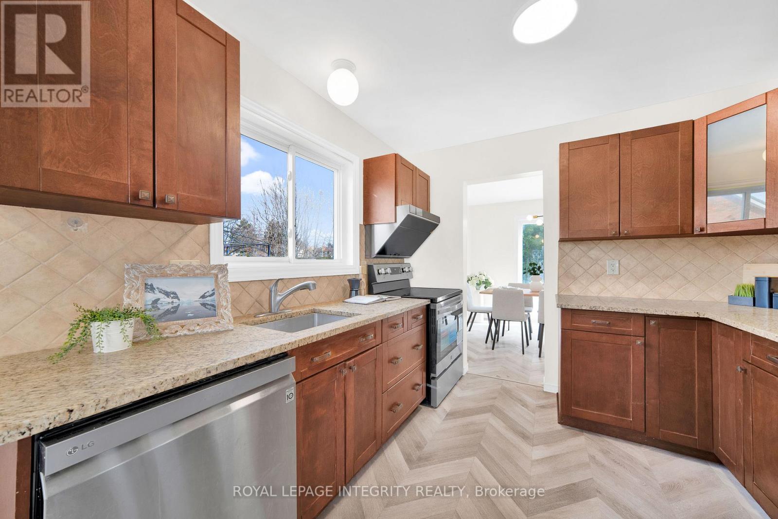 15 Tarquin Crescent, Ottawa, Ontario  K2H 8J7 - Photo 8 - X12954092