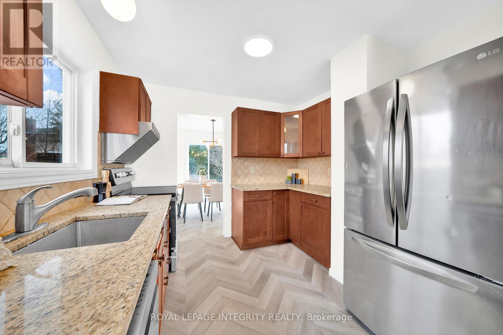 15 Tarquin Crescent, Ottawa, Ontario  K2H 8J7 - Photo 9 - X12954092