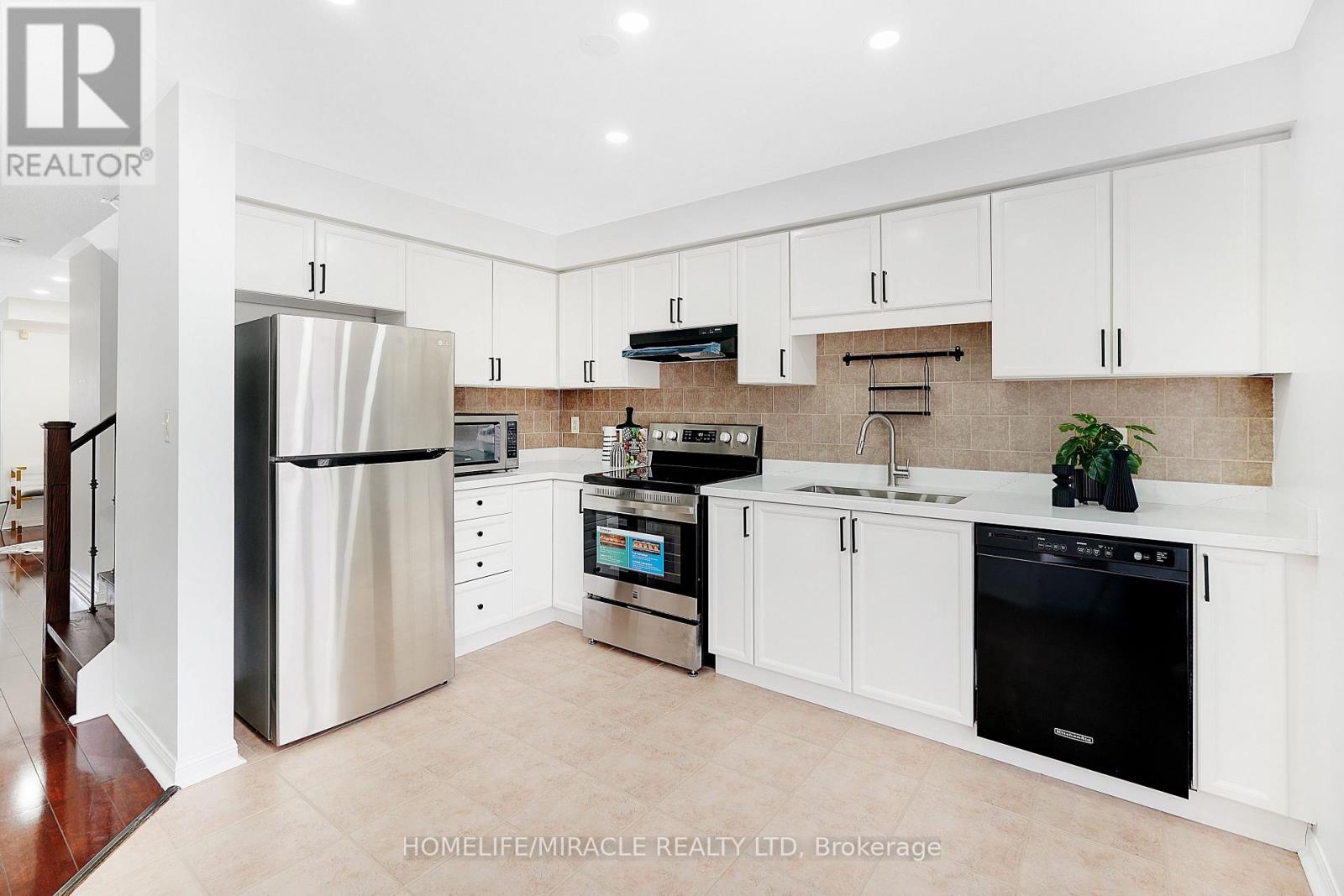 2487 Appalachain Drive, Oakville, Ontario  L6M 4S4 - Photo 13 - W12949476