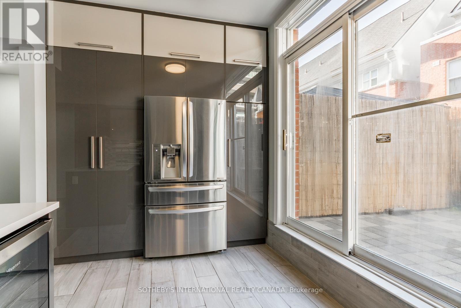 30 Michael Power Place, Toronto, Ontario  M9A 5G9 - Photo 21 - W12701306