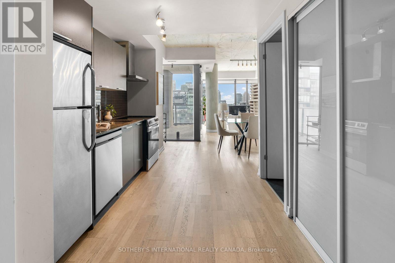 1204 - 95 Bathurst Street, Toronto, Ontario  M5V 0H7 - Photo 4 - C12954036