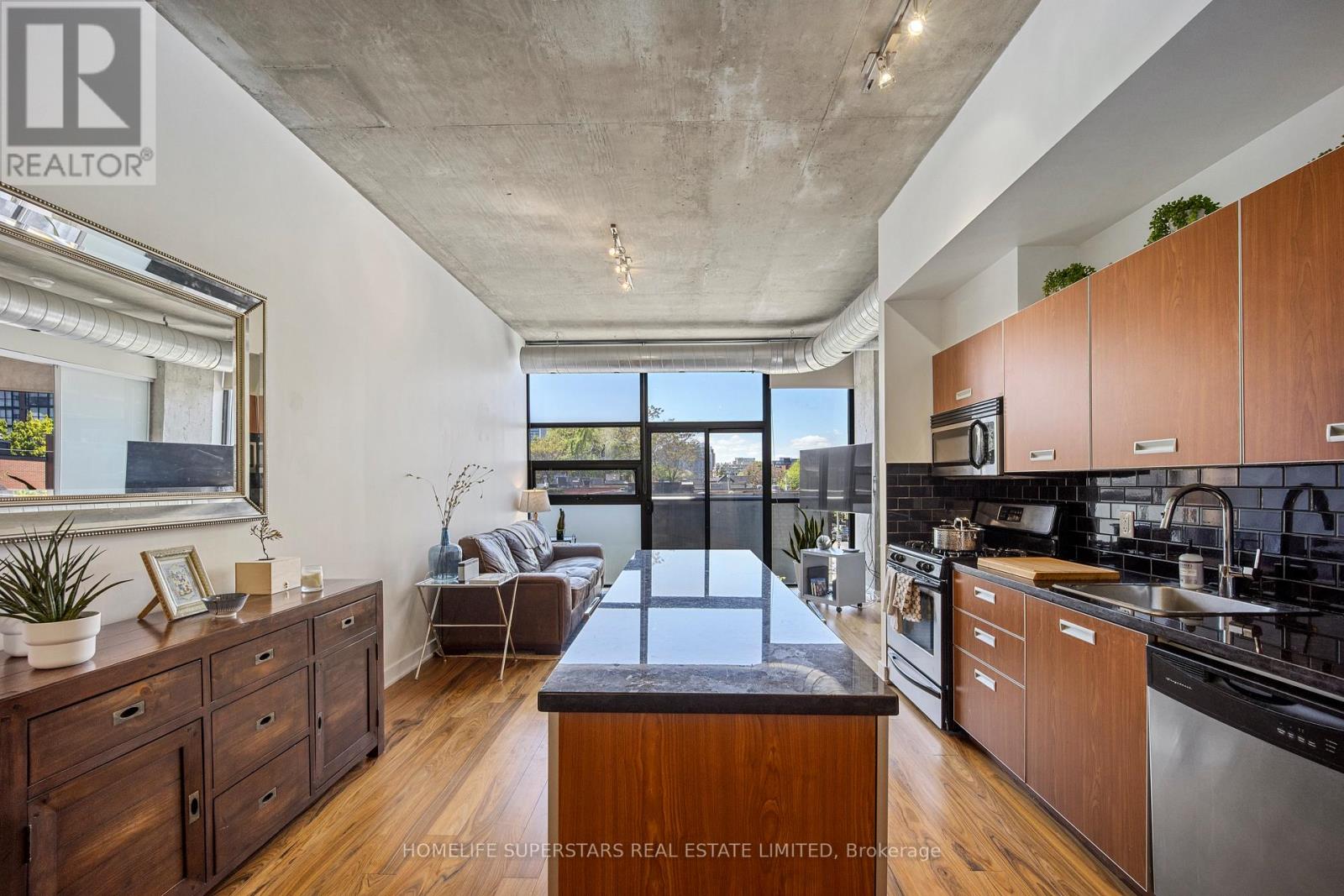 303 - 60 BATHURST STREET, Toronto, Ontario