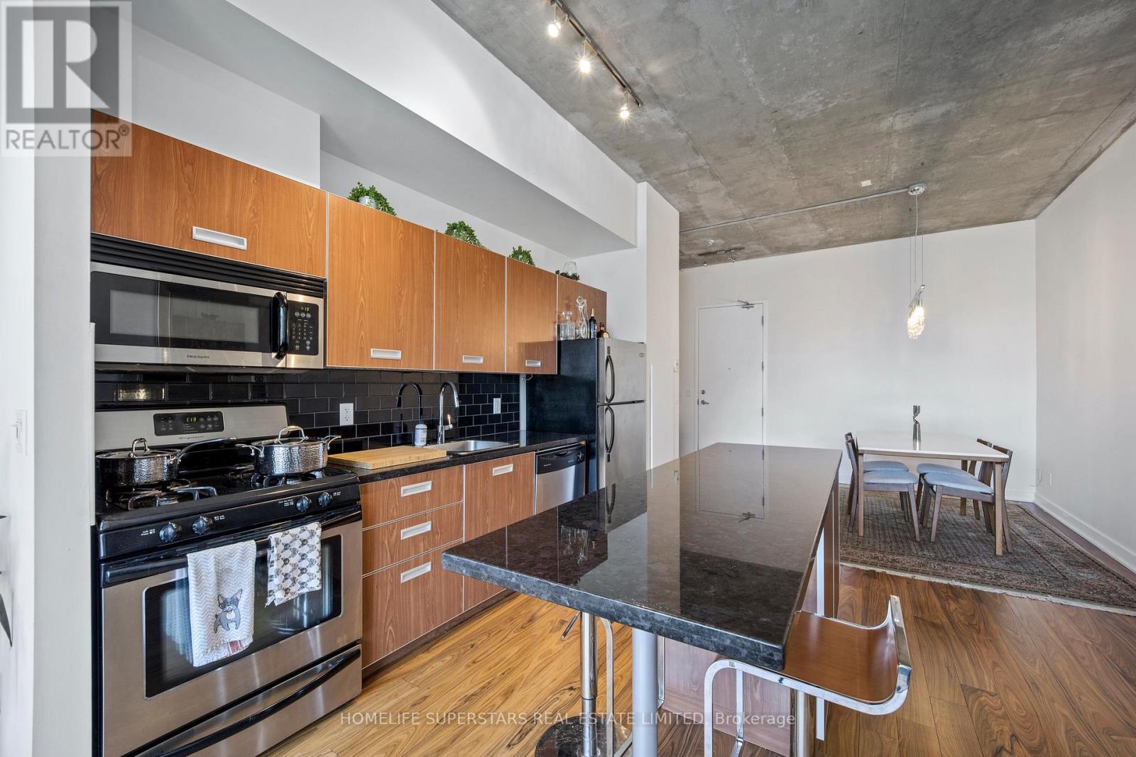 303 - 60 Bathurst Street, Toronto, Ontario  M5V 2P4 - Photo 5 - C12954038