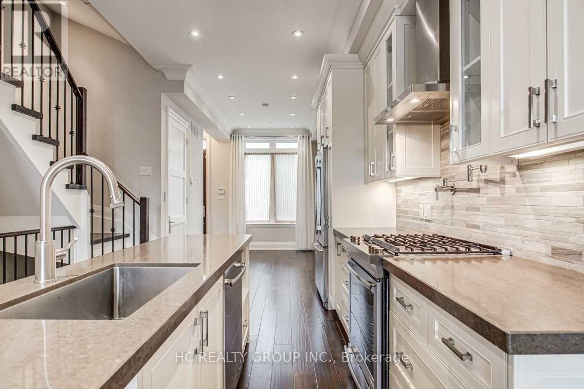 51a Burnaby Boulevard, Toronto, Ontario  M5N 1G3 - Photo 15 - C12954078