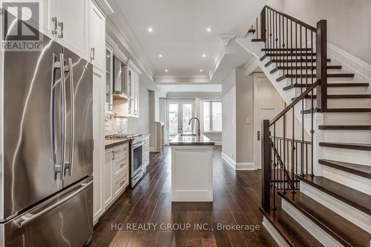 51a Burnaby Boulevard, Toronto, Ontario  M5N 1G3 - Photo 3 - C12954078