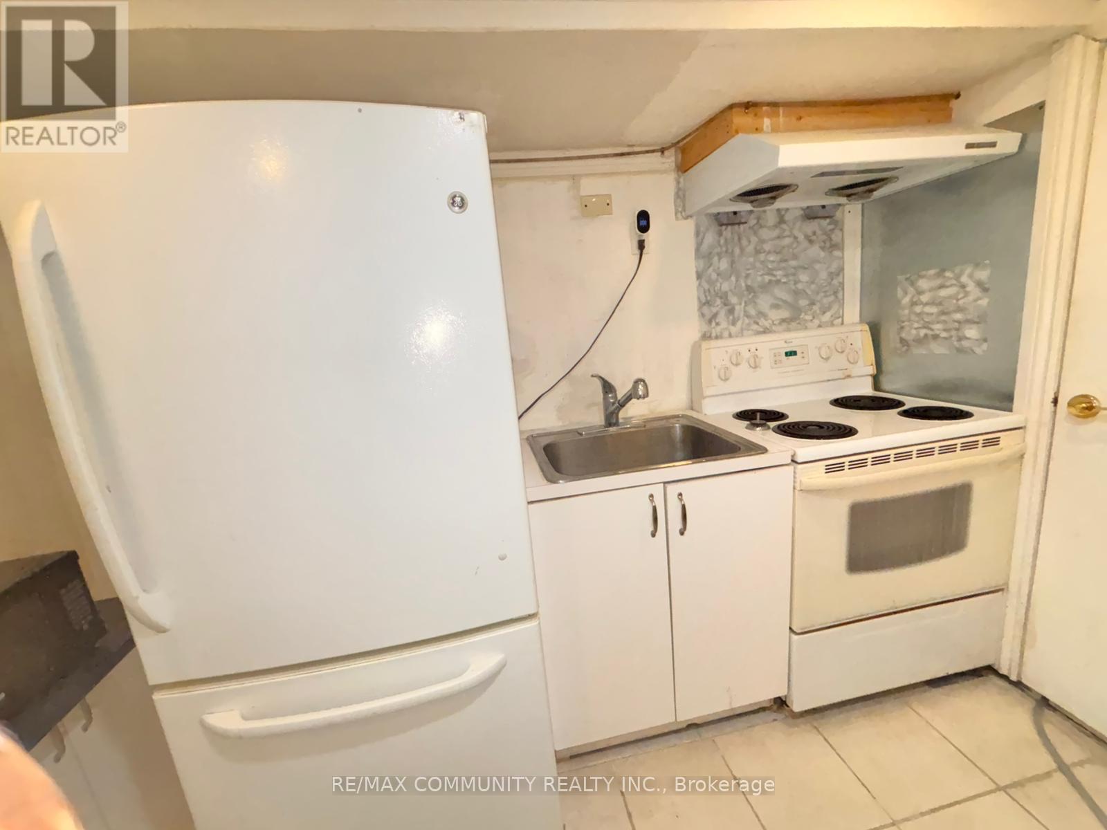 10 (Basement) - 537 Steeles Avenue W, Toronto, Ontario  M2M 3Y1 - Photo 10 - C12954094